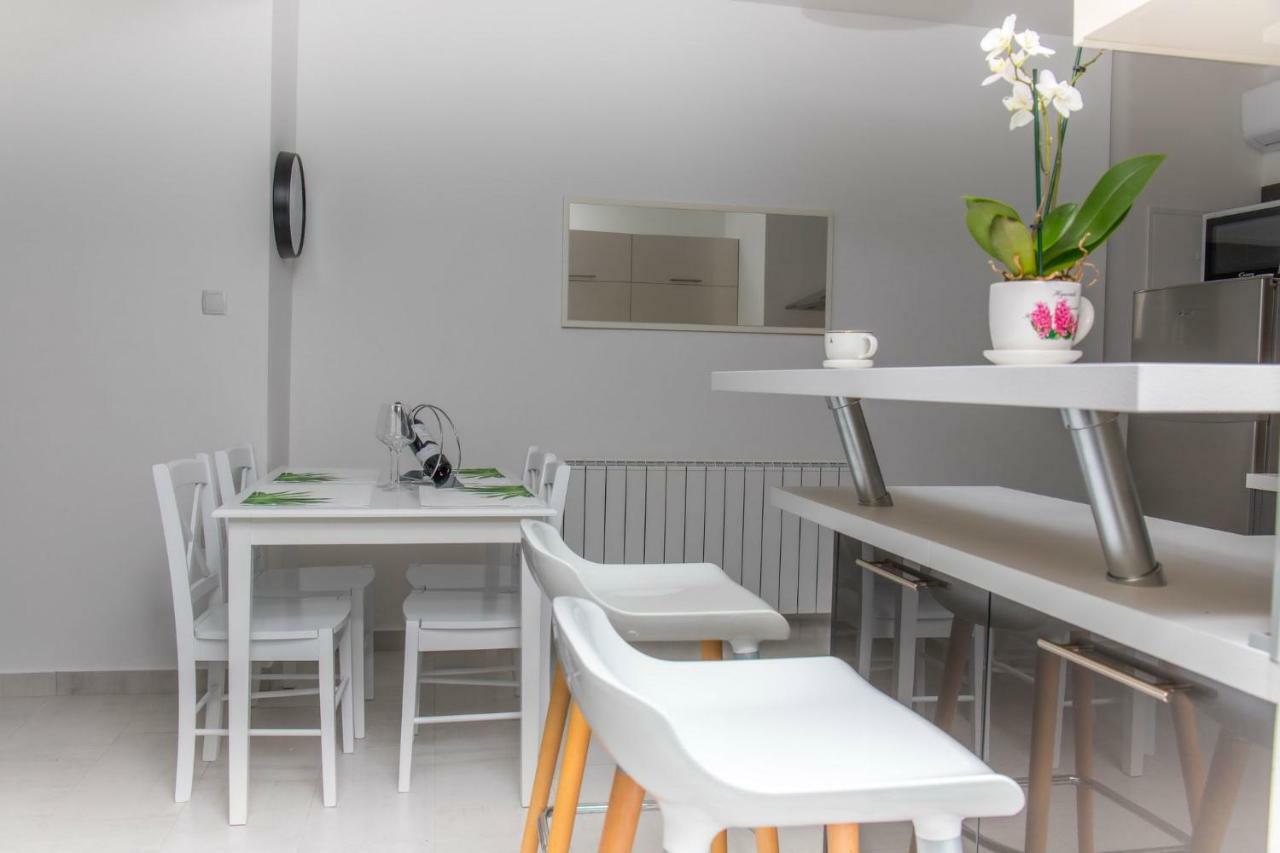 דראמליי Apartments Zorica מראה חיצוני תמונה